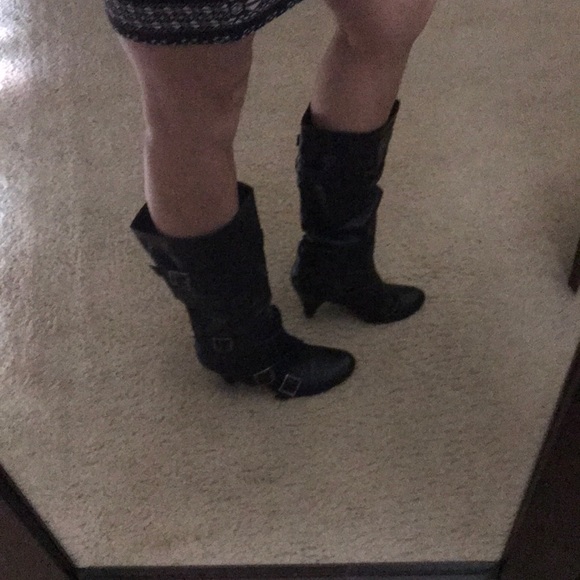 Size 8 boots - Picture 2 of 4